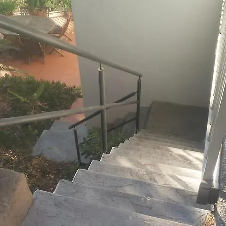 House In A Garden With View * 료렛 드 마르